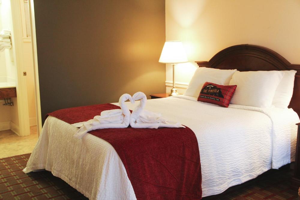 Deluxe Queen Room interior